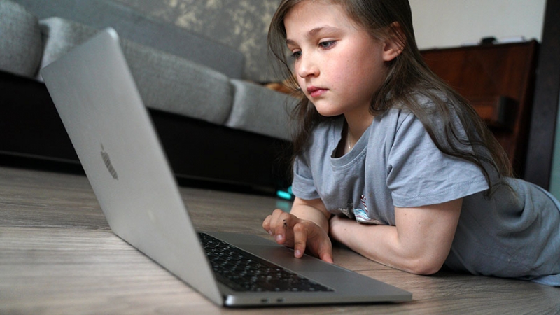 Аналитики сообщили об ослаблении родительского контроля за гаджетами детей