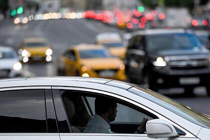 Юрист оценил инициативу штрафовать автолюбителей за выключенные фары
