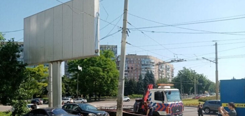 В Днепре демонтируют билборды по 32 адресам. Фото